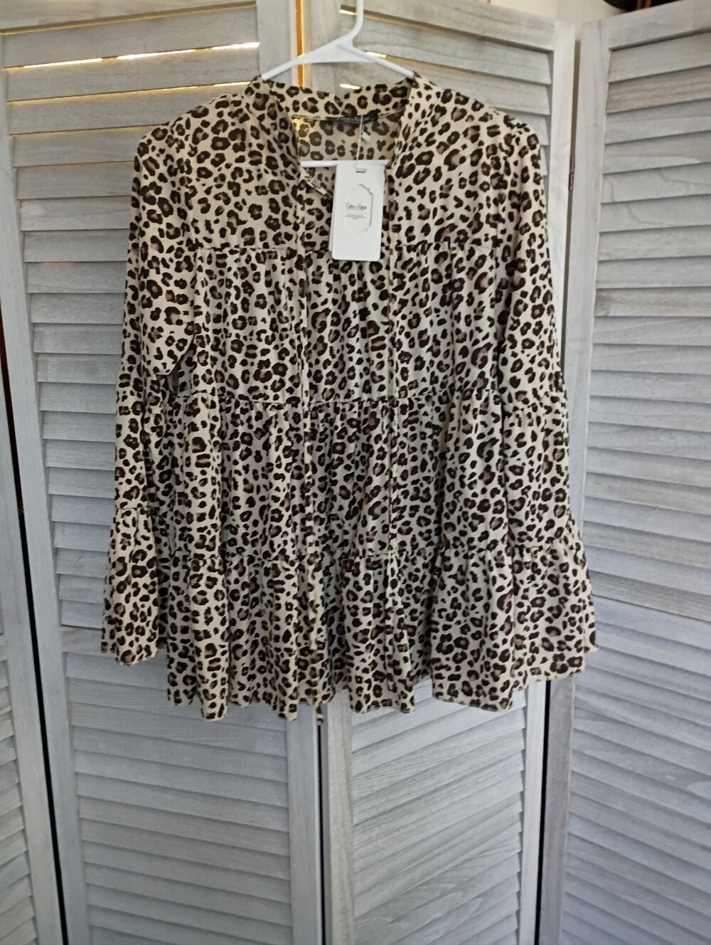Coeur de Vague Size Medium Leopard Print V-Neck Tiered Blouse NEW WITH TAGS